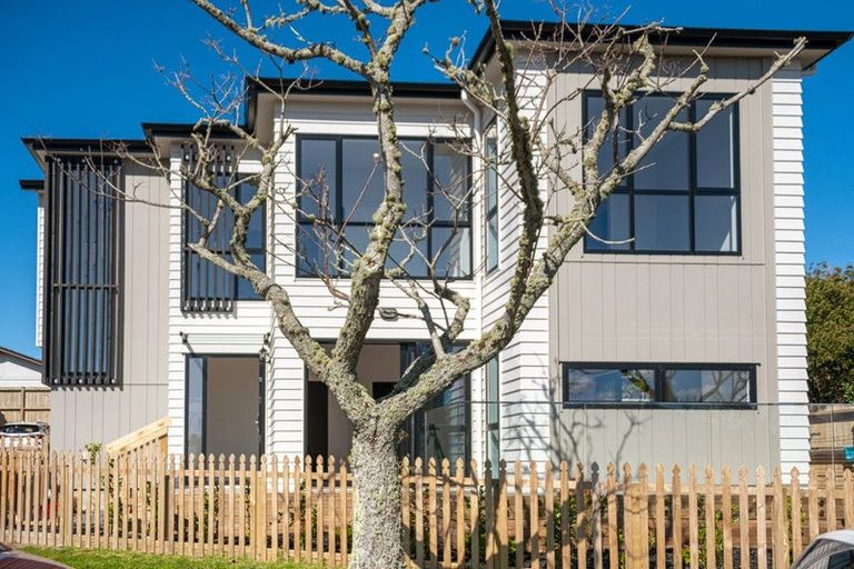 Photo of property in 11a Merida Place, Unsworth Heights, Auckland, 0632