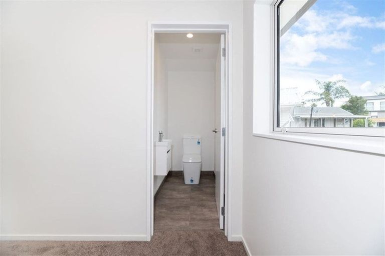 Photo of property in 14b Coniston Avenue, Te Atatu South, Auckland, 0610