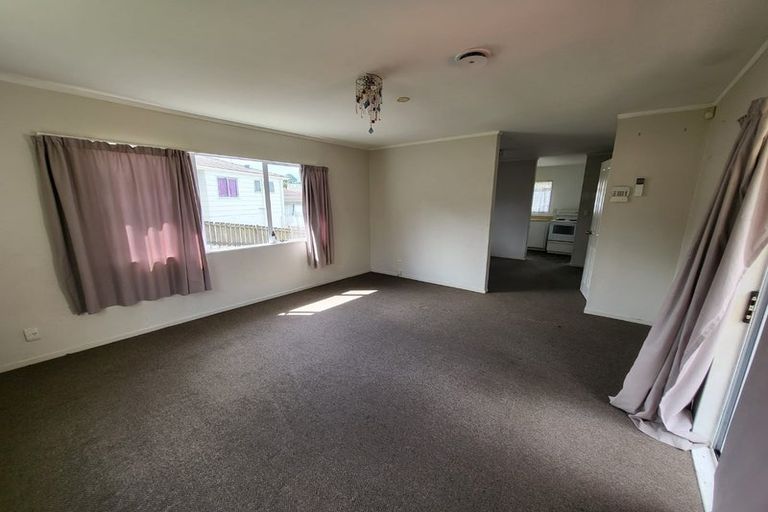 Photo of property in 1/13 Fernhaven Place, Massey, Auckland, 0614