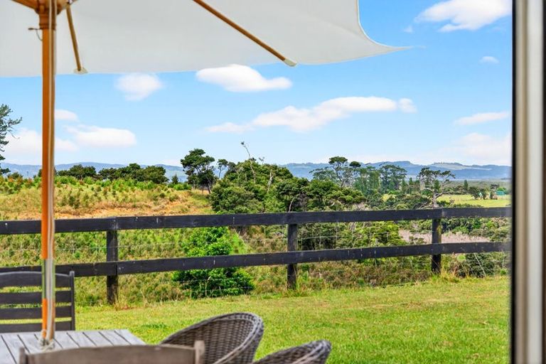 Photo of property in 1014 South Head Road, South Head, Helensville, 0874