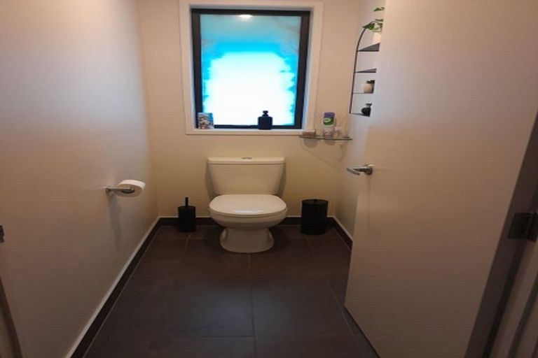 Photo of property in 296 Forest Hill Road, Waiatarua, Auckland, 0612