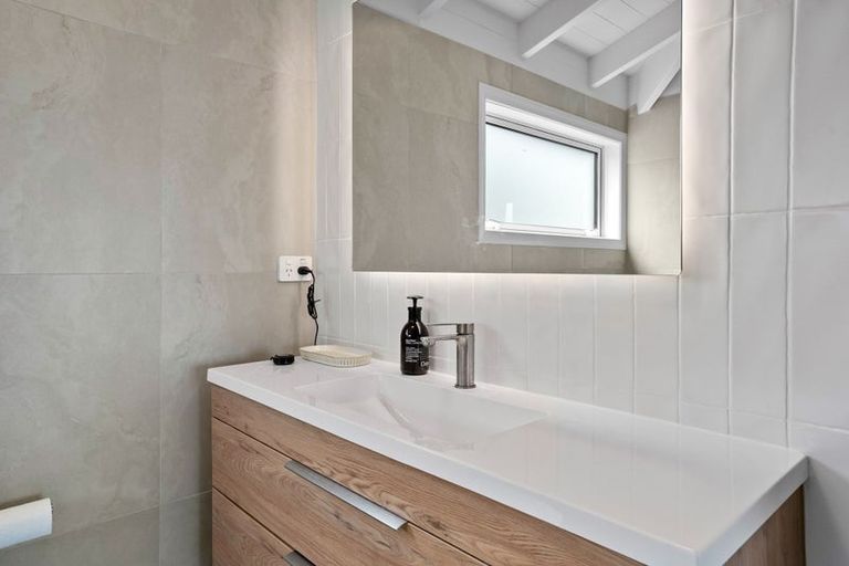 Photo of property in 7 Parr Terrace, Castor Bay, Auckland, 0620