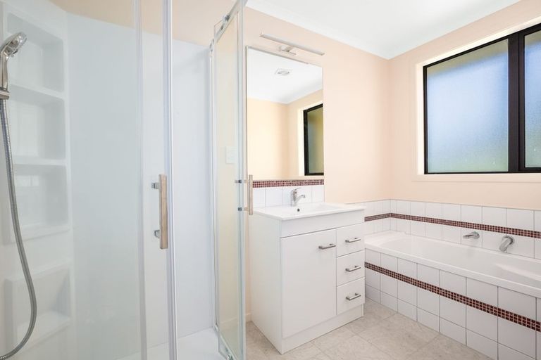 Photo of property in 32 Banks Boulevard, Whitby, Porirua, 5024