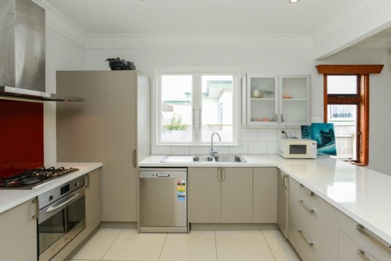 Photo of property in 810 Saint Aubyn Street West, Saint Leonards, Hastings, 4120