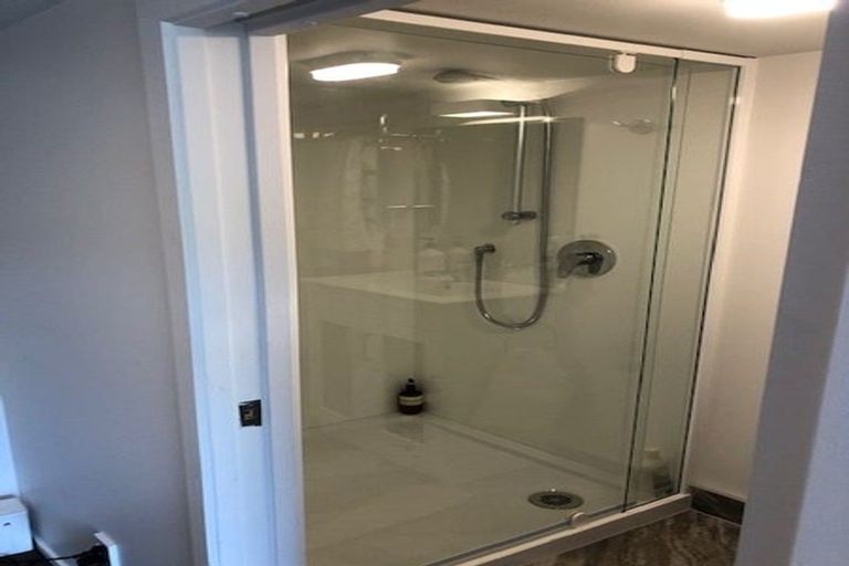 Photo of property in 8 Kopiko Way, Brooklyn, Wellington, 6021