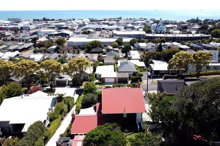 Photo of property in 124 Pendarves Street, New Plymouth, 4312