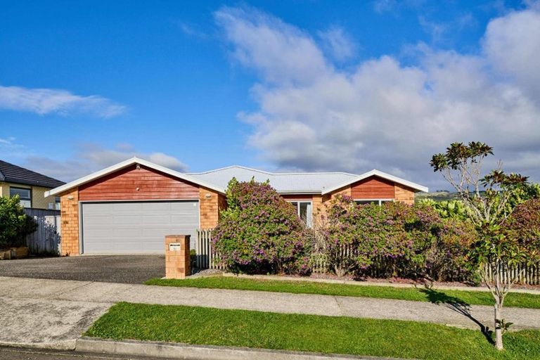 Photo of property in 21 Paparoa Crescent, Aotea, Porirua, 5024