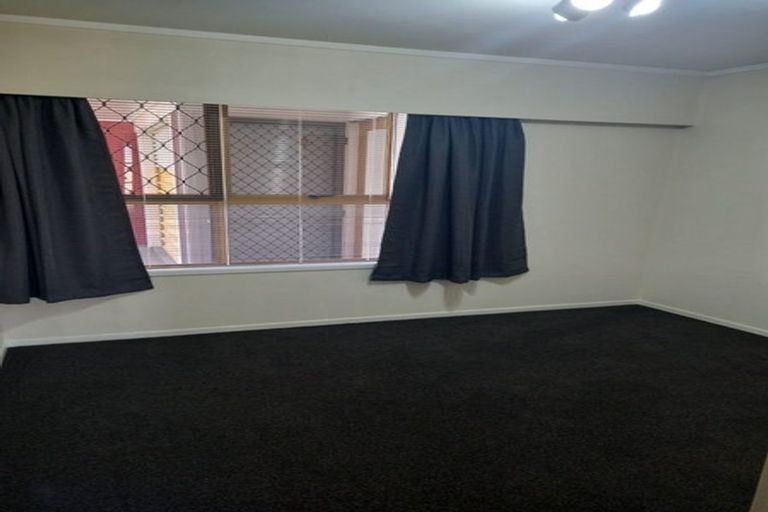 Photo of property in 2/10 Opaheke Road, Papakura, 2110