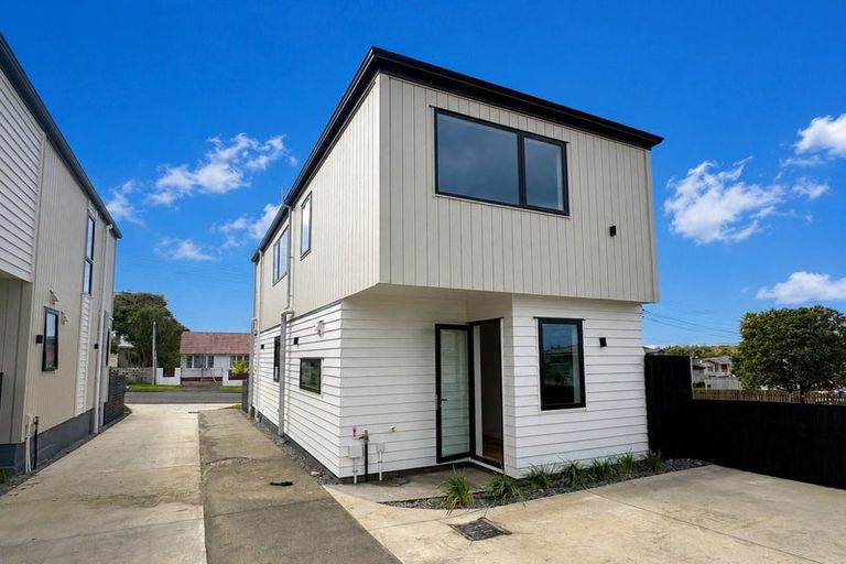 Photo of property in 2/5 Richard Road, Mangere, Auckland, 2022