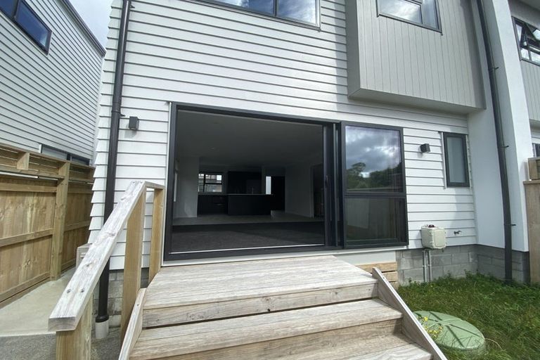 Photo of property in 7/64 Glen Road, Stokes Valley, Lower Hutt, 5019