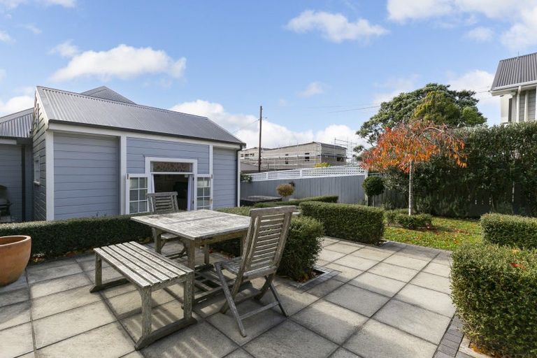 Photo of property in 11 Braithwaite Street, Karori, Wellington, 6012