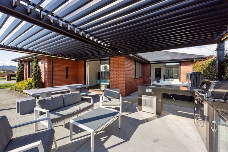 Photo of property in 15 Moemoea Place, Cambridge, 3434