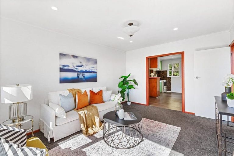 Photo of property in 1 Normandy Place, Henderson, Auckland, 0610