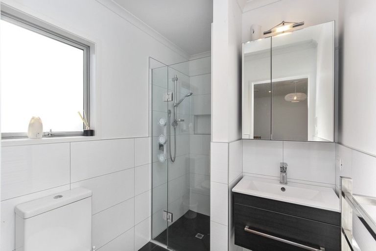 Photo of property in 2a Portland Drive, Highlands Park, New Plymouth, 4312