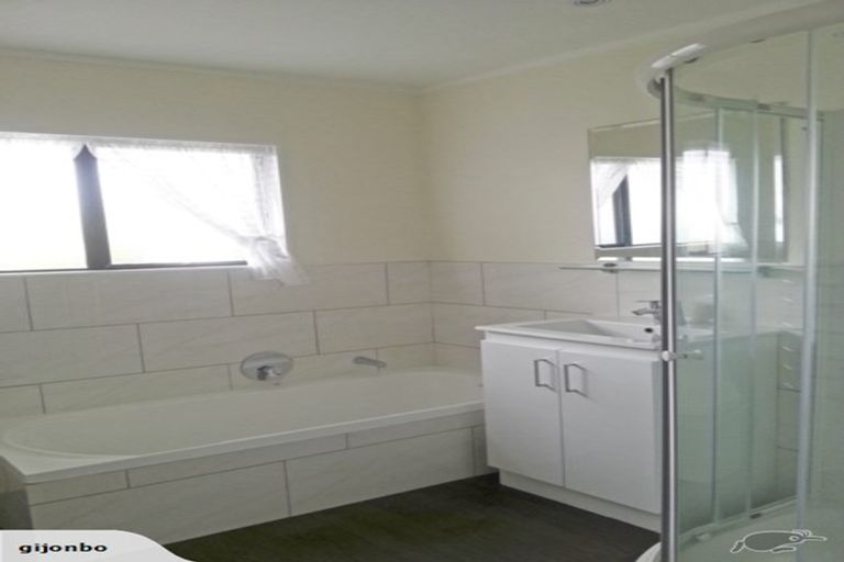 Photo of property in 10 Norval Road, Henderson, Auckland, 0610