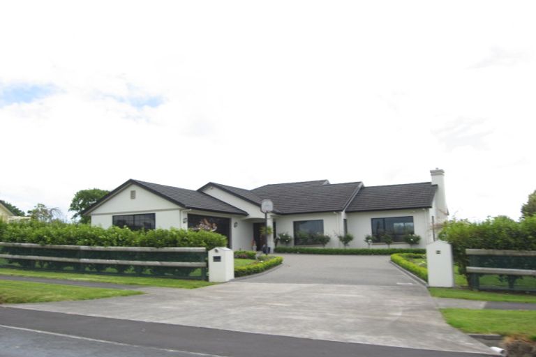 Photo of property in 24 Station Road, Huapai, Kumeu, 0810