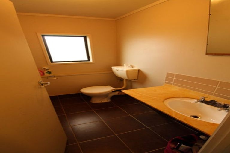 Photo of property in 10 Kayle Glen, West Harbour, Auckland, 0618