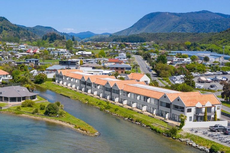 Photo of property in 9/45 Beach Road, Waikawa, Picton, 7220