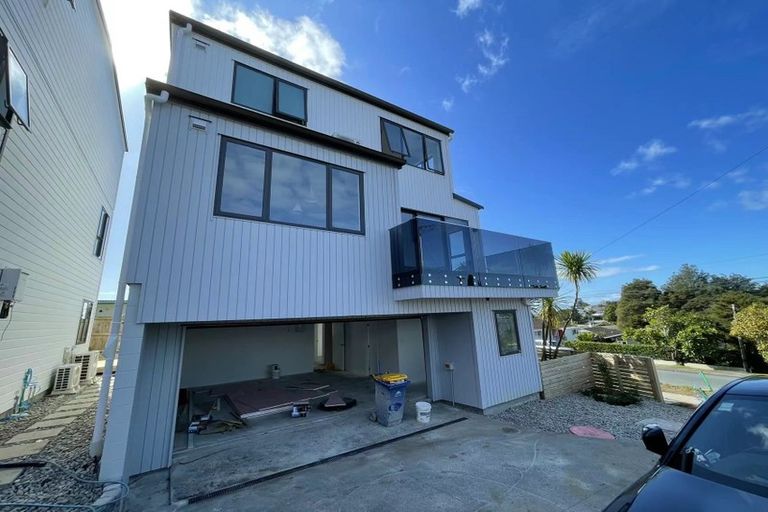 Photo of property in 1a Tui Glen Road, Birkenhead, Auckland, 0626