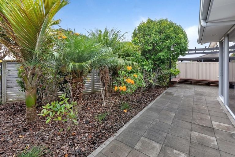 Photo of property in 110 Barbados Way, One Tree Point, 0118