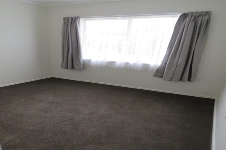 Photo of property in 2/95b Captain Scott Road, Glen Eden, Auckland, 0602