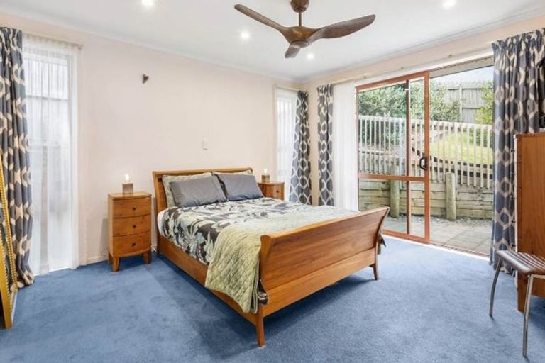 Photo of property in 69 Roberta Crescent, Orewa, 0931