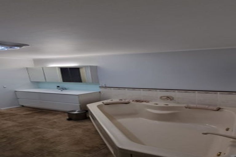 Photo of property in 11 Kotuku Drive, Paraparaumu Beach, Paraparaumu, 5032