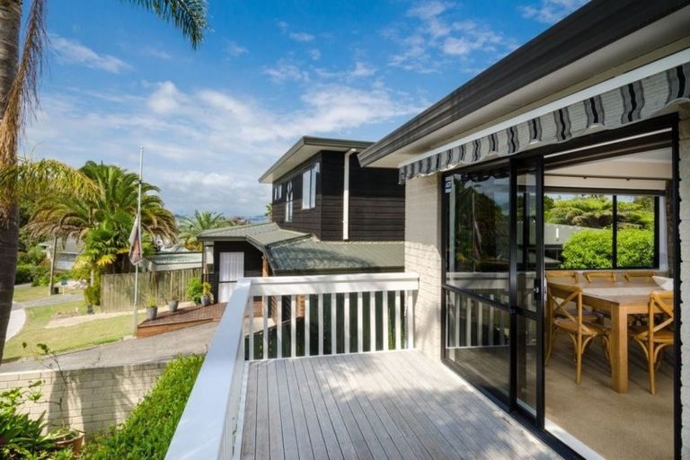Photo of property in 7 Oakpark Place, West Harbour, Auckland, 0618