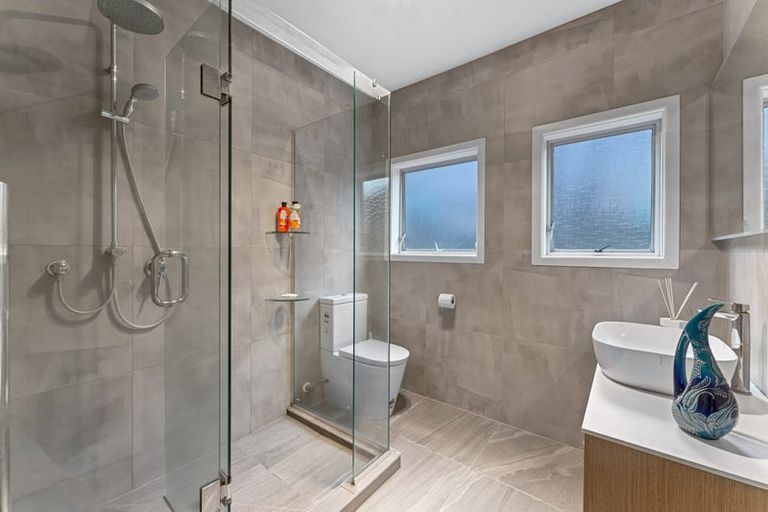 Photo of property in 31 Barlow Place, Chatswood, Auckland, 0626