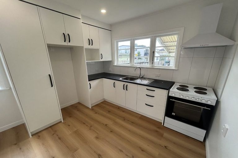 Photo of property in 1/16 Kaponga Crescent, New Lynn, Auckland, 0600