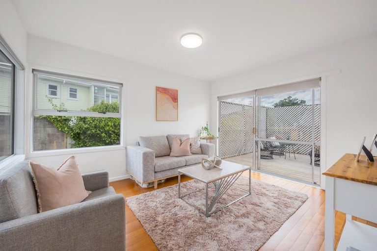 Photo of property in 1/11 Corunna Road, Milford, Auckland, 0620