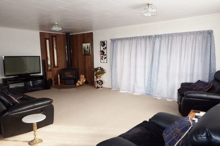 Photo of property in 25 Barton Street, Marton, 4710