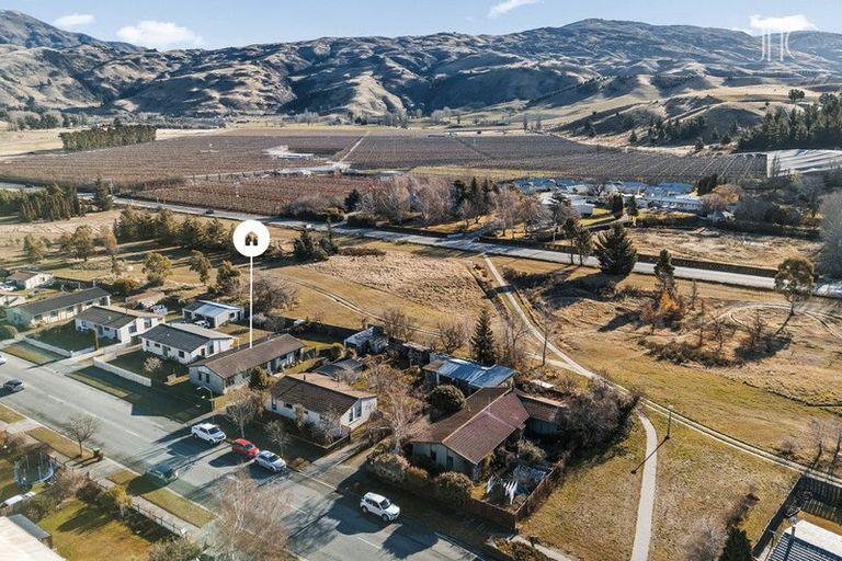 Photo of property in 100 Waenga Drive, Cromwell, 9310