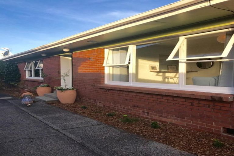 Photo of property in 2/328 Lake Road, Hauraki, Auckland, 0622