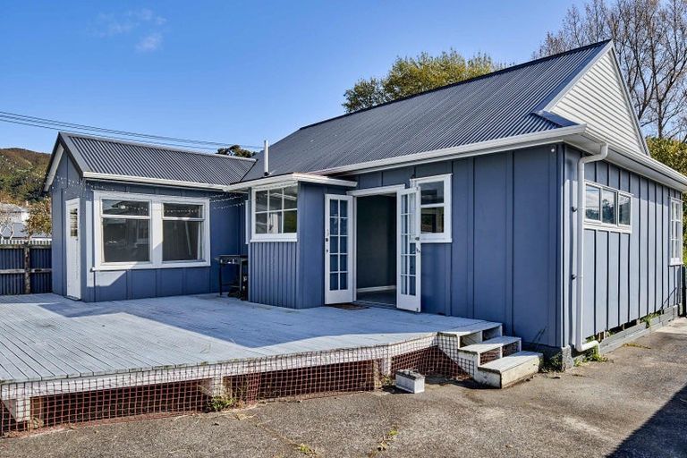 Photo of property in 79 Waddington Drive, Naenae, Lower Hutt, 5011