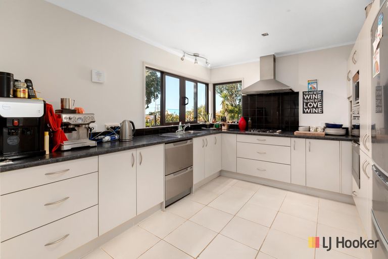 Photo of property in 28 Ocean View Road, Waihi Beach, 3611