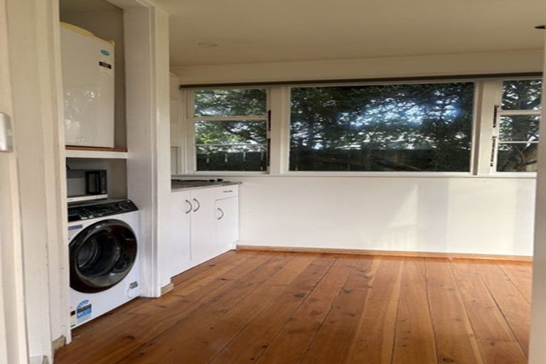 Photo of property in 15 Napier Street, Karaka Bays, Wellington, 6022
