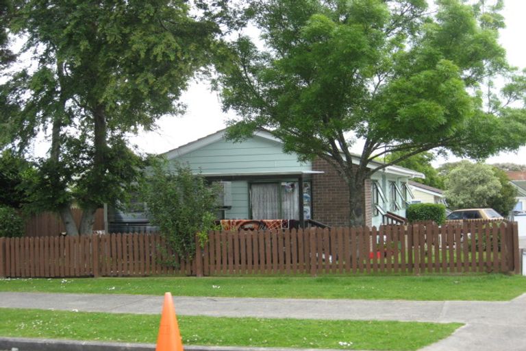 Photo of property in 1 Benton Place, Manurewa, Auckland, 2102