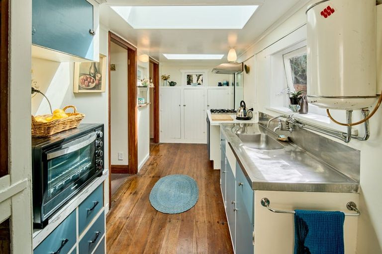 Photo of property in 4/48 Owhiro Bay Parade, Owhiro Bay, Wellington, 6023