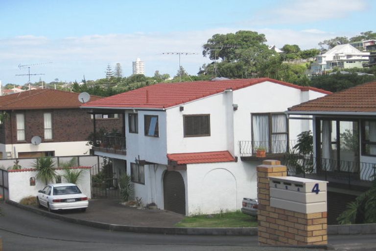 Photo of property in 2/8 Commodore Parry Road, Castor Bay, Auckland, 0620