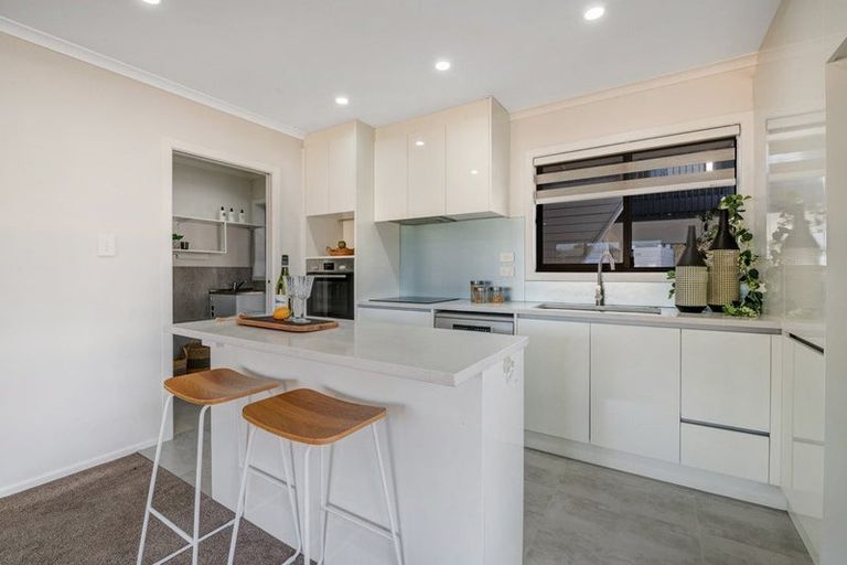 Photo of property in 25 Neal Avenue, Glenfield, Auckland, 0629