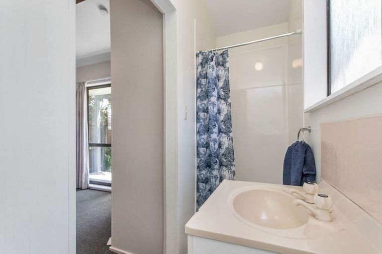 Photo of property in 21 Rosanna Place, Aranui, Christchurch, 8061