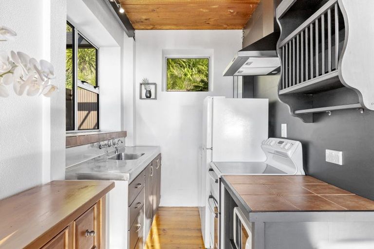 Photo of property in 11 Karaka Street, Eastbourne, Lower Hutt, 5013