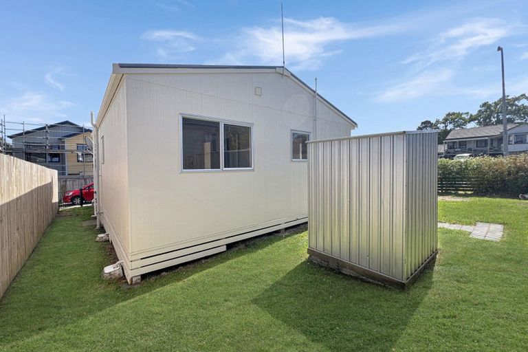 Photo of property in 25 West Harbour Drive, West Harbour, Auckland, 0618