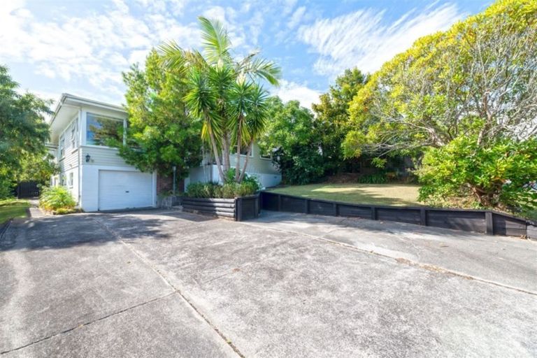 Photo of property in 25 Catalina Crescent, Forrest Hill, Auckland, 0620