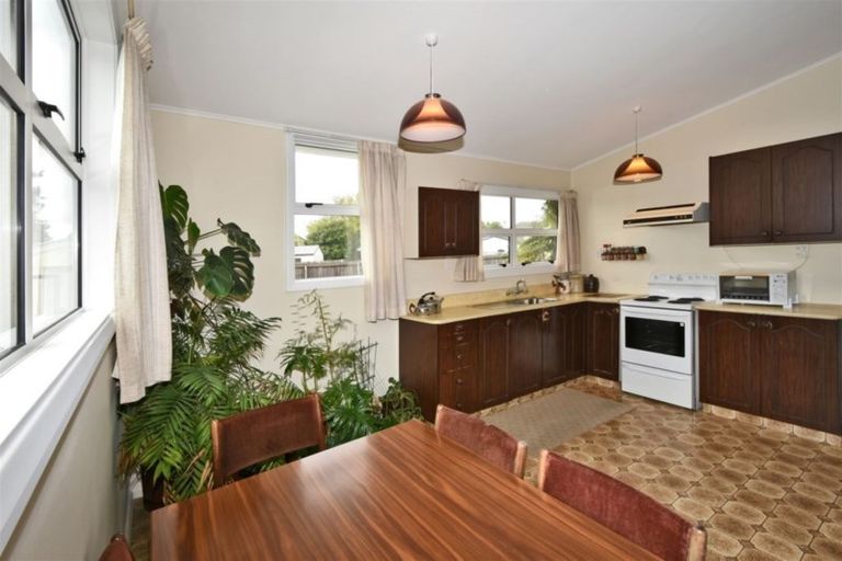 Photo of property in 10 Virgil Place, Northcote, Christchurch, 8052