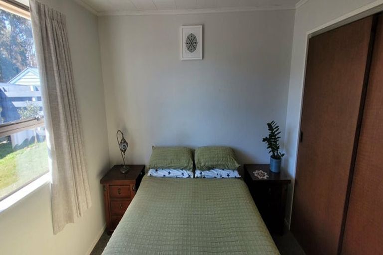 Photo of property in 2 Goldie Place, Waikanae Beach, Waikanae, 5036