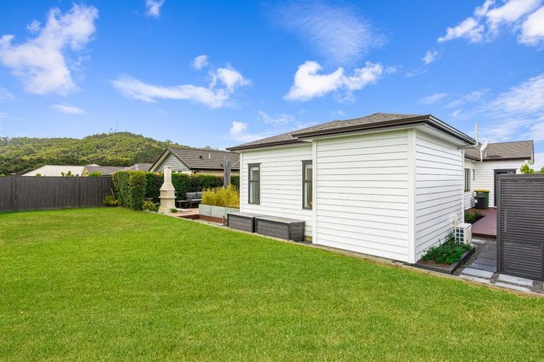 Photo of property in 54 Fruitlands Road, Kumeu, 0810