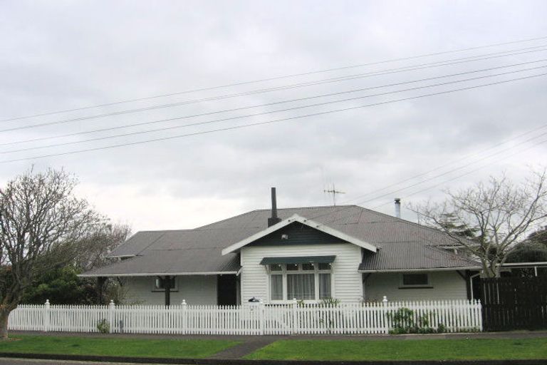 Photo of property in 18 Weraroa Road, Levin, 5510
