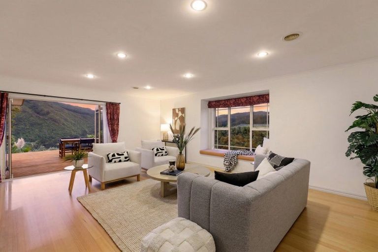 Photo of property in 85 Emerald Hill Drive, Birchville, Upper Hutt, 5018